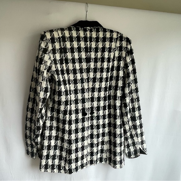 Vintage Chic Black and White Houndstooth Blazer - Picture 5 of 11